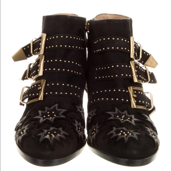 Chloe 🖤 - Picture 3 of 7